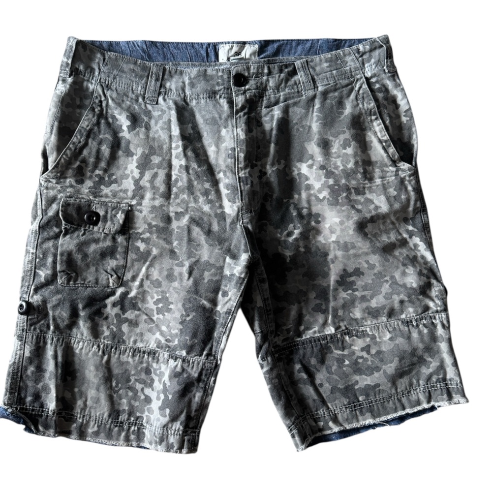 10.Deep Men's Gray Camo Shorts Size 36